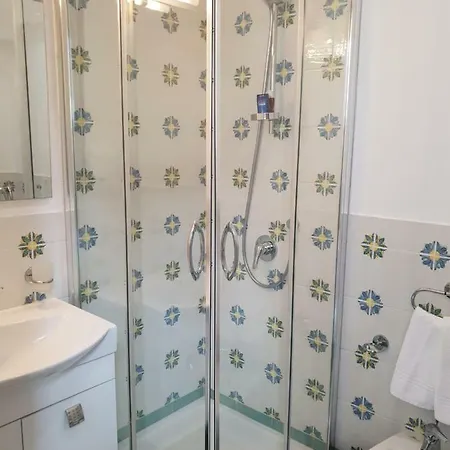 Casa Carolina Oda ve Kahvaltı 3*